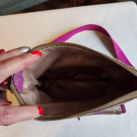 Coach Daisy Signature Swingpack Crossbody Adjustable-Item #713 - Picture 5 of 6